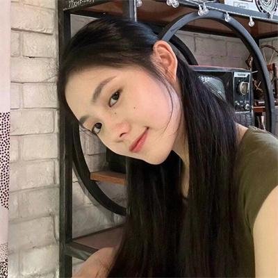 霓虹灯下的圣教士